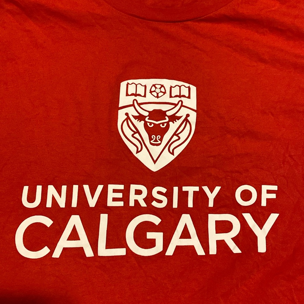 University of Calgary Dinos College Red Short Sleeve T-Shirt Men’s Size Large - Picture 4 of 11